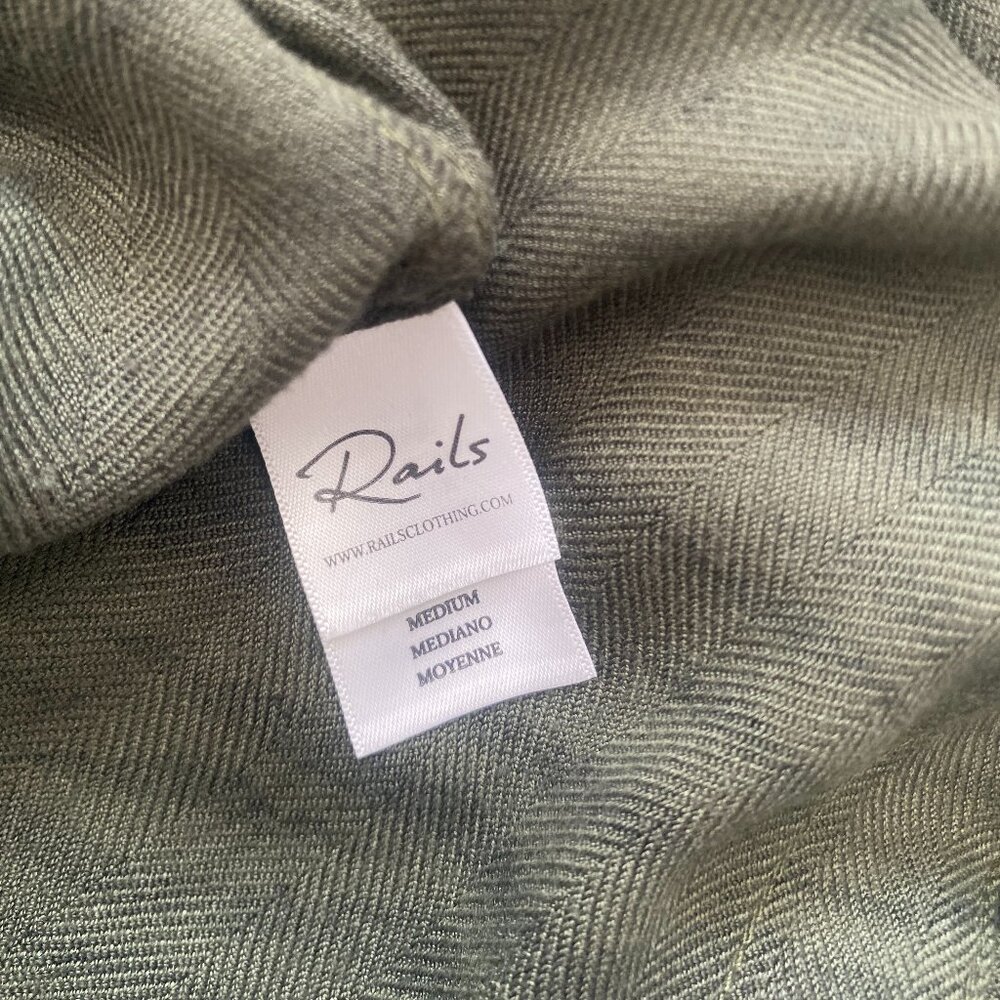 Rails | Hunter Flannel in Olive Animal Stripe - Picture 6 of 6